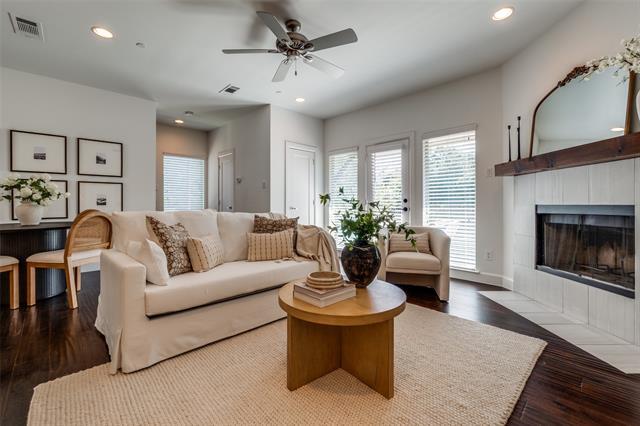 Photo - 5830 Oram St