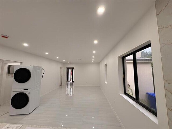 Photo - 1721 SW 12th St