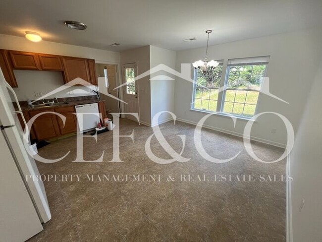 Photo - 415 Mt Hood Dr