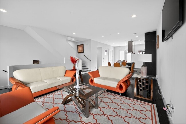 Building Photo - 241 Maynard Ter SE Unit 16
