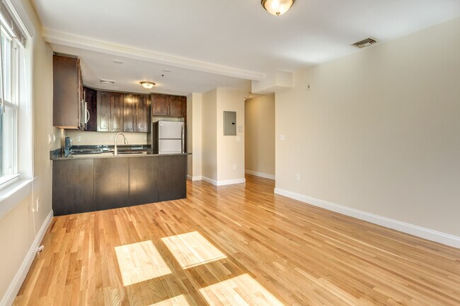 51 Colonial Ave