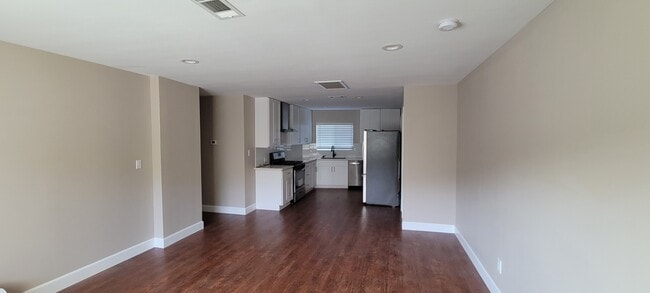 Photo - 6460 Mary Ellen Ave Unidad 6460 -1