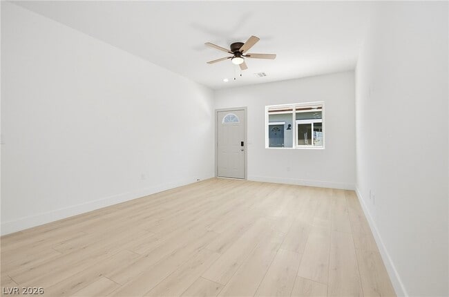 Photo - 2001 S Dandelion St