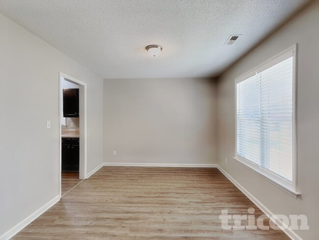 Photo - 4409 Woodlawn Dr