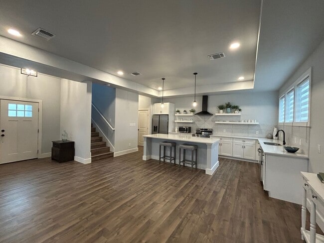 Photo - 2BED / 1BATH Condo/Townhome For Lease! Available NOW! Unit 123 Fairview Ave.  3