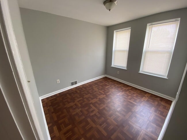 Photo - 1104 Baring St