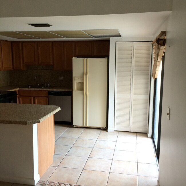 Photo - 1622 Shaker Cir