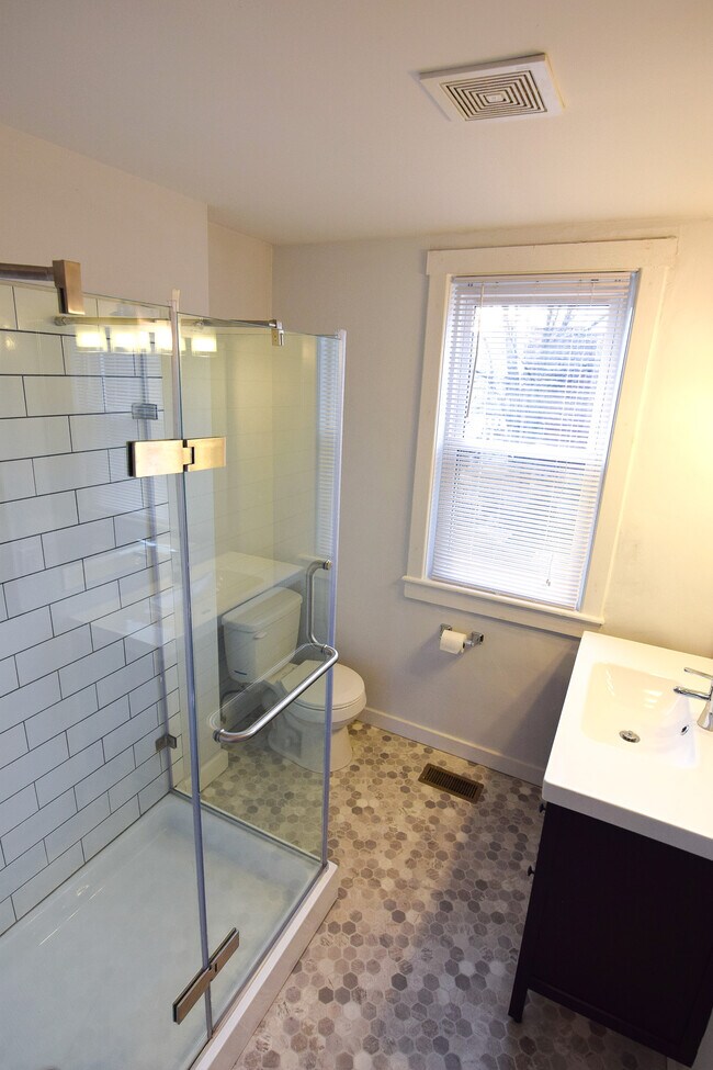Photo - 1487-1499 Hamlet St
