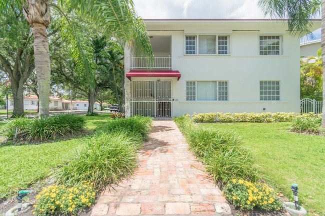 Photo - 3912 Ponce de Leon Blvd Unidad 3912