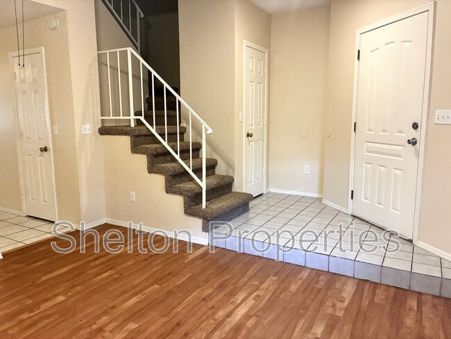 Photo - 170 E Guadalupe Rd