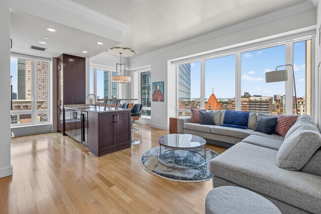 Building Photo - 400 Stuart St Unit 17J