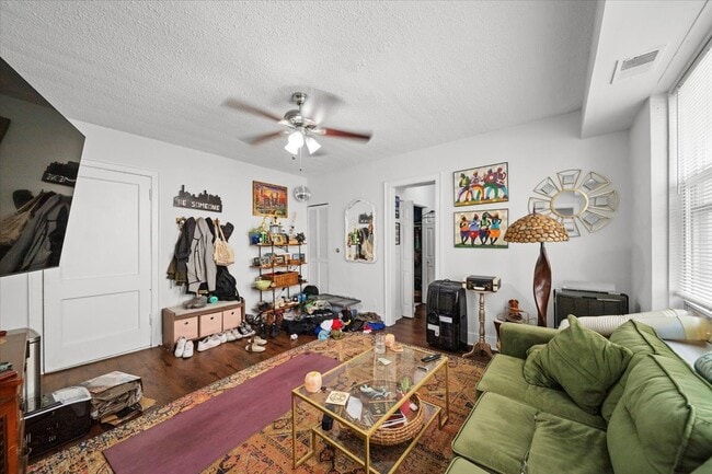Photo - 3727 N Pine Grove Ave