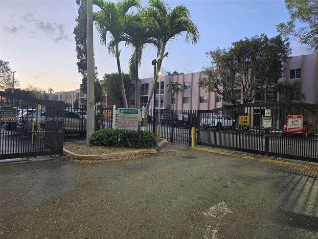 Building Photo - 15888 SW 95th Ave Unit 217-217 Rental