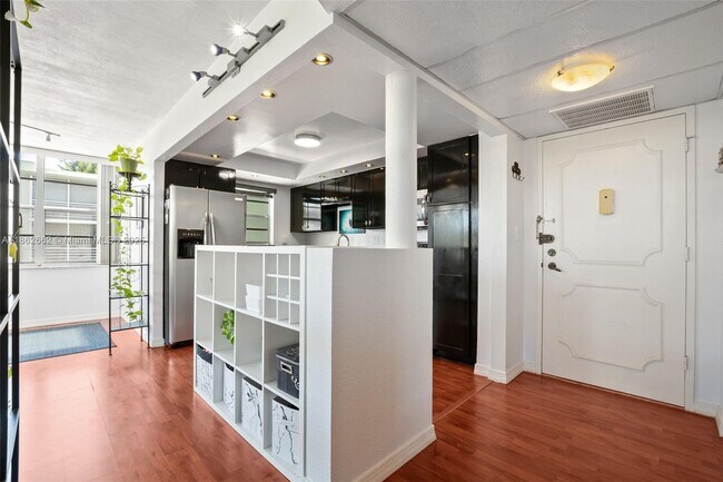 Photo - 2771 Taft St Unit 303