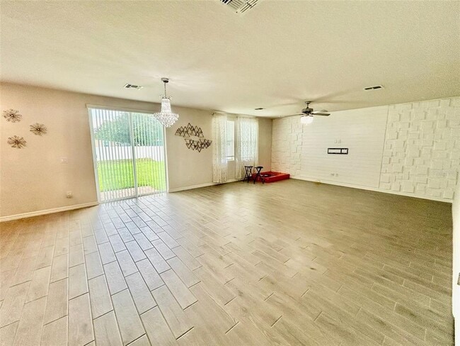 Photo - 144 Towns Cir
