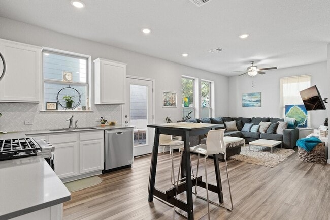 Photo - 8002 Mandela Bend