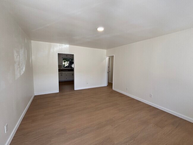 Photo - 6817-6819 N Figueroa St Apartamentos