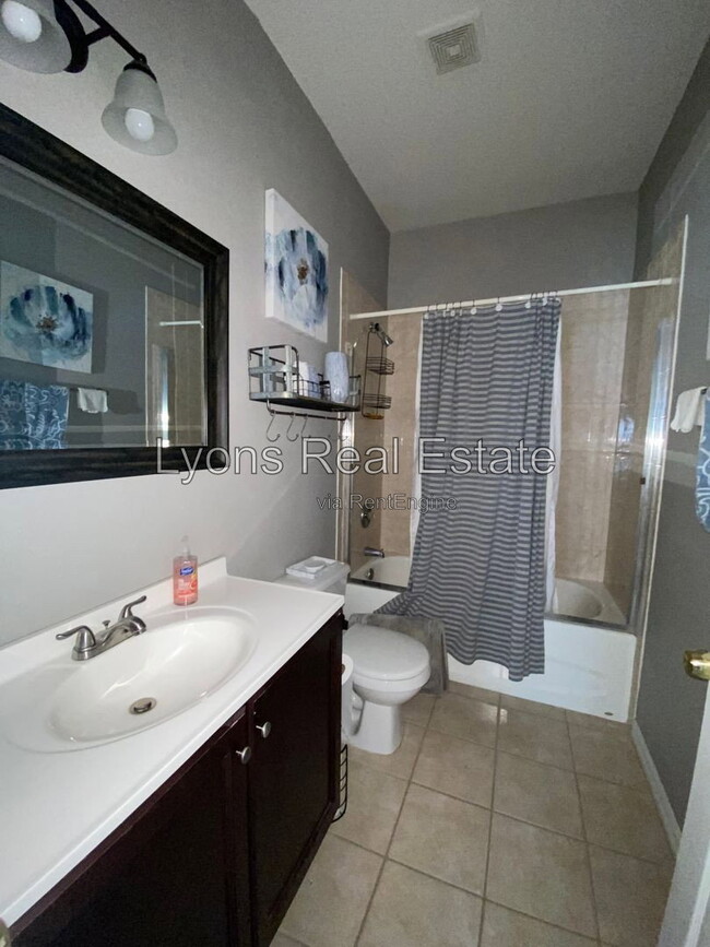 324 Lomond Dr