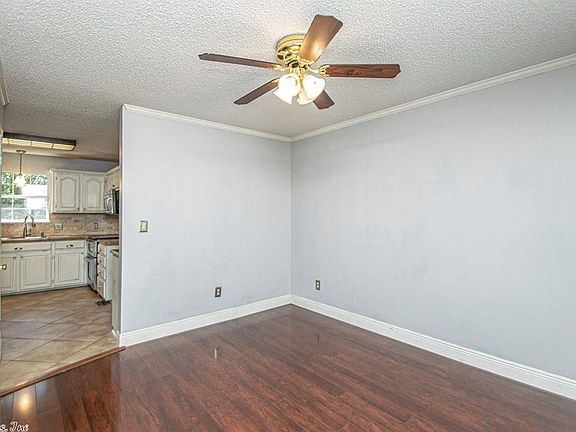 Photo - 2402 Shaker Ridge