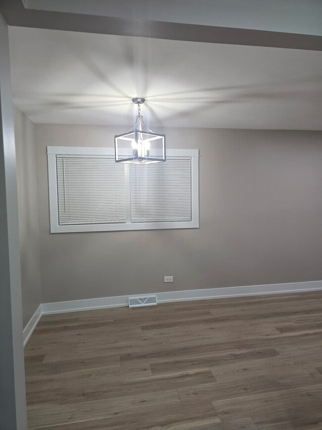 Photo - 8511 S Parkside Ave