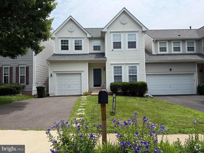 Building Photo - 2223 Blue Spruce Dr Rental