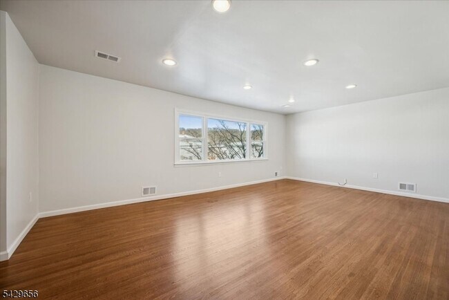 Photo - 64 Lorraine Terrace Unit B