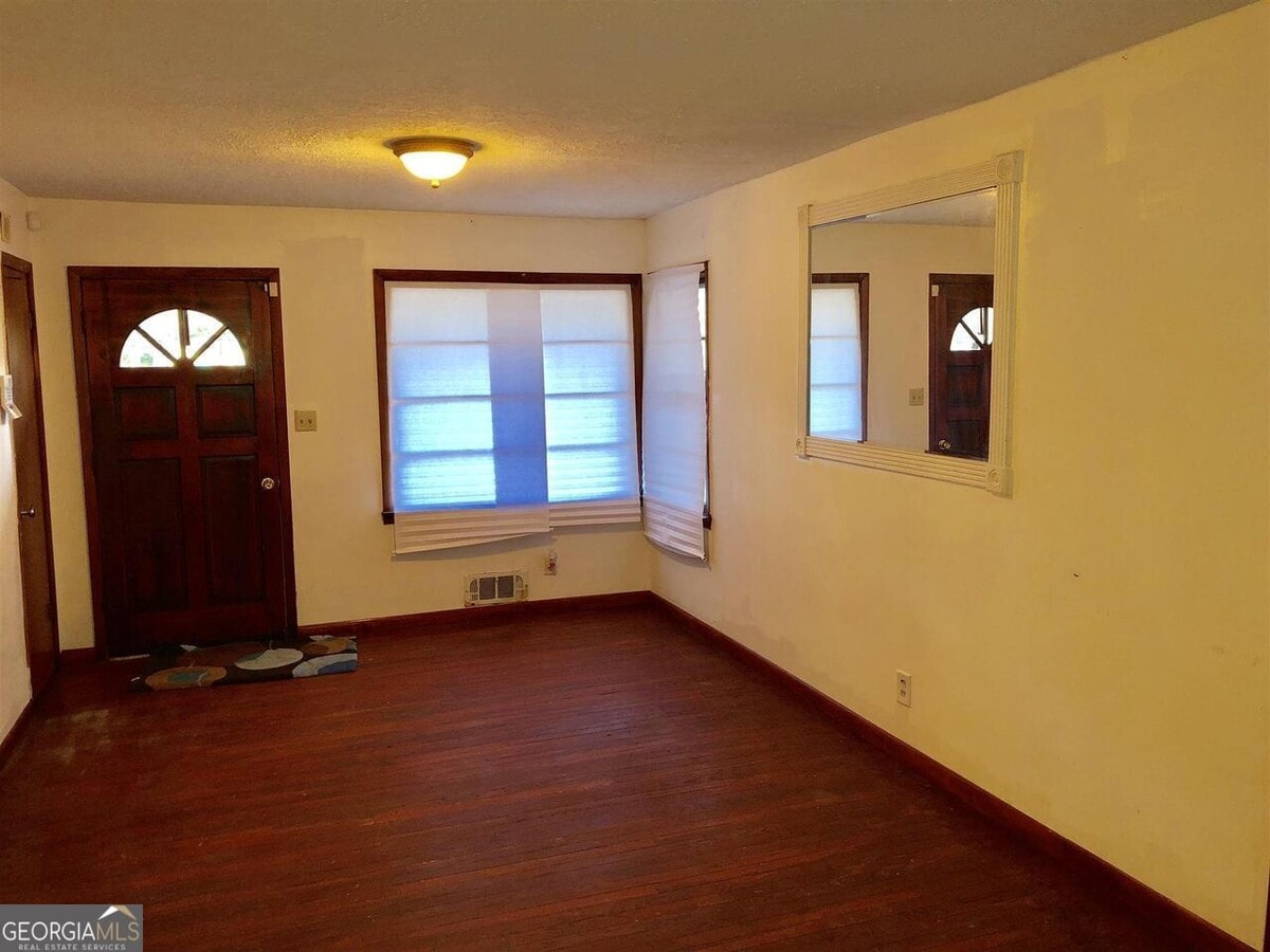 Photo - 1569 Rock Cut Rd