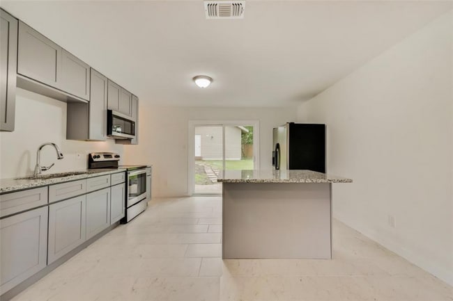 1110 Wycliff Dr Unit House