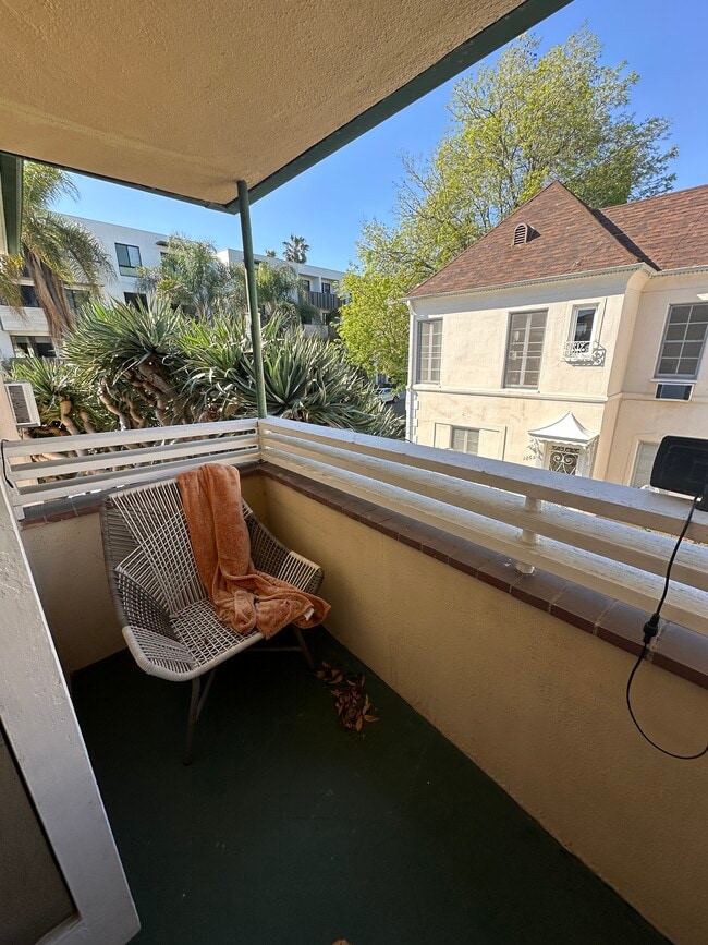 130 S Kings Rd Apartments Unit Town House Los Angeles, CA