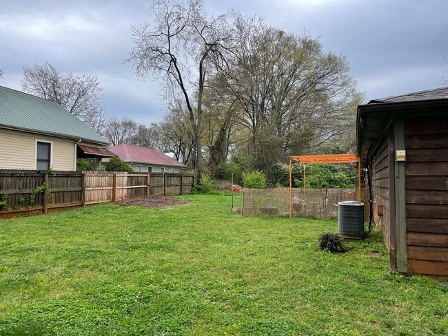 Photo - Cozy 2 bed 1 bath duplex!