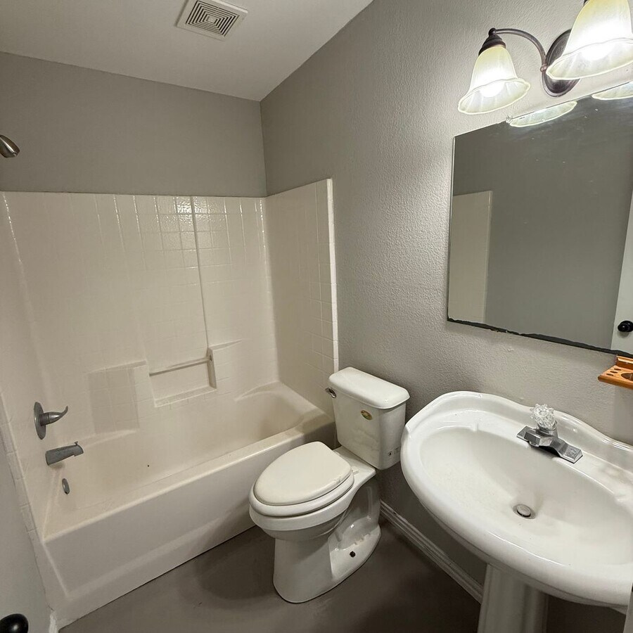 Photo - $500 Off 1st Full Month!* All Utilities In... Apartment Unit 137