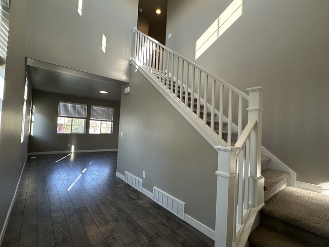 Photo - 1429 3500 W