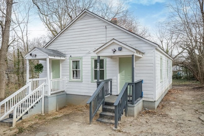 Building Photo - One Bedroom Home!