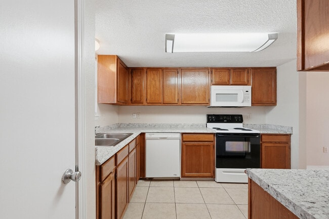 Photo - 1807 Whispering Oaks Ln