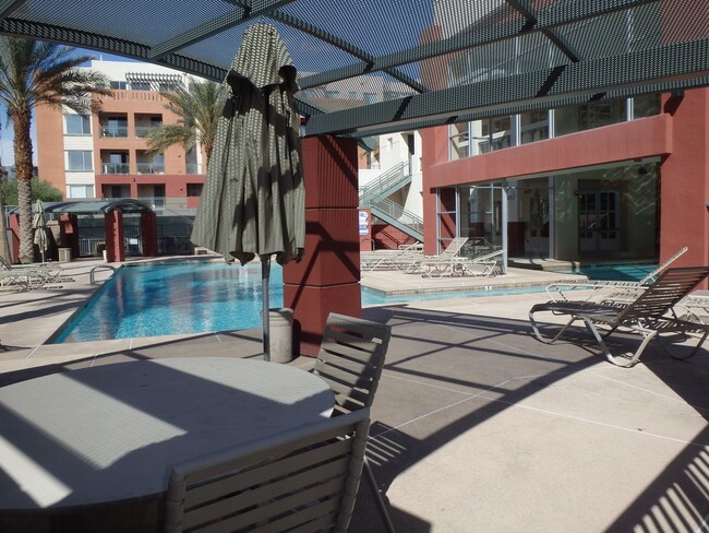 Photo - 2 Bedroom recently painted 2nd Floor Condo in Guard Gated Park Avenue! Unidad 209