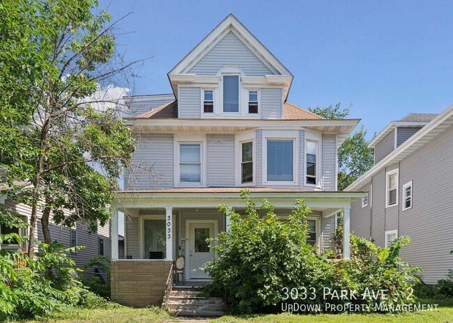 Building Photo - 3033 Park Ave Unit 2