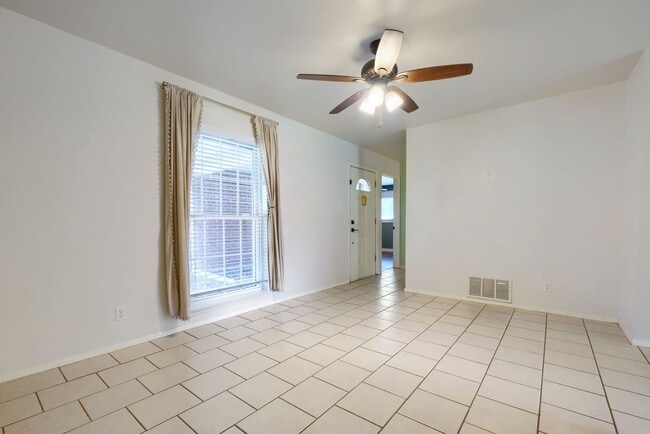 Photo - 816 Aviation Ave