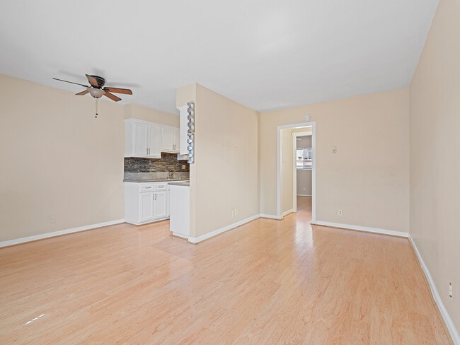 Photo - 335 Cedar Ave Unidad 412