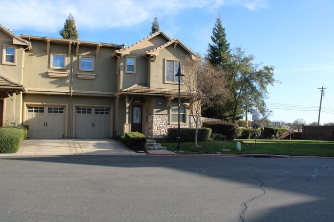 Photo - 7320 Orchard Cir House