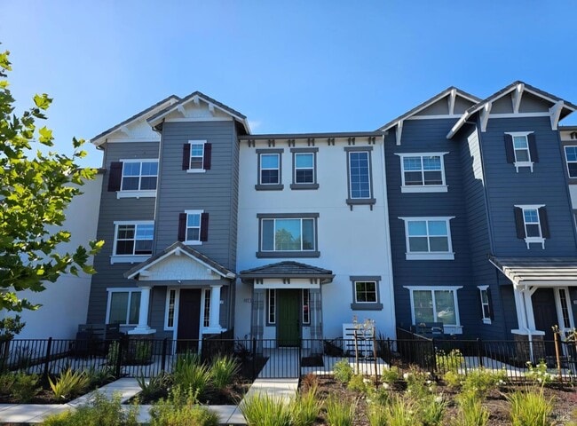 Photo - 312 Pear Tree Ter