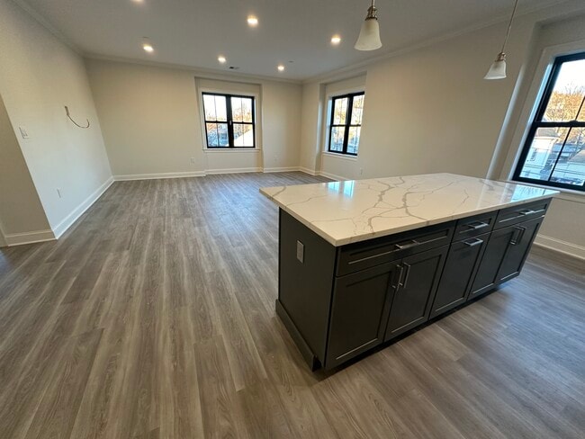 Building Photo - 48 Nichols St