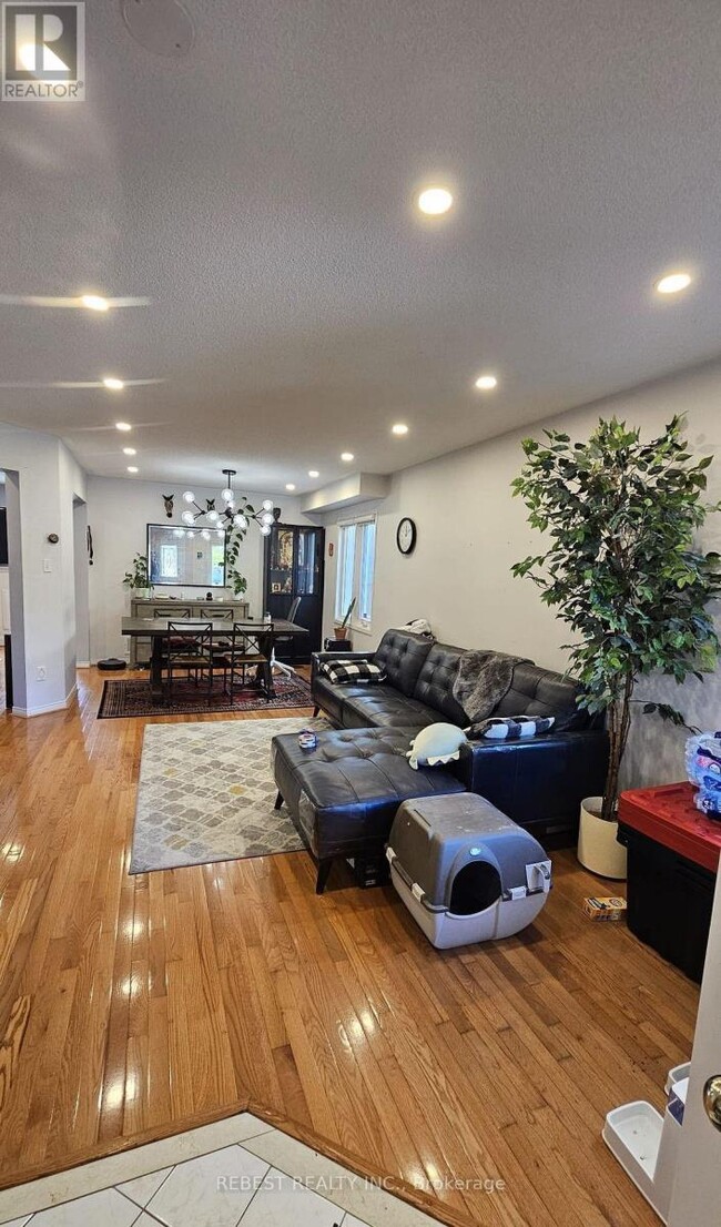 Photo - 8 Treepark St