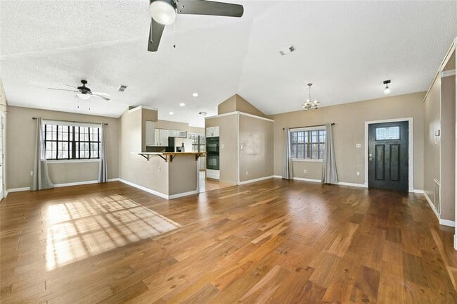 Photo - 105 Deep Lake Cir