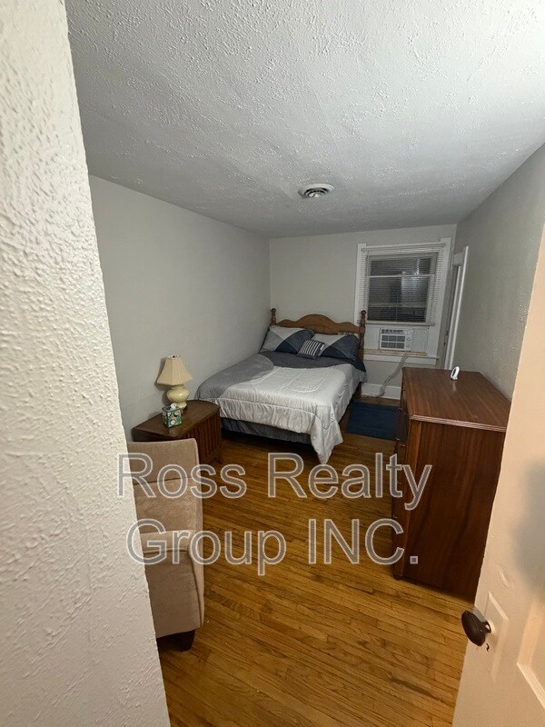 Photo - 2835 Midwood Ave