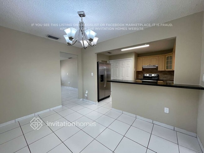 Photo - 10310 SW 4th St