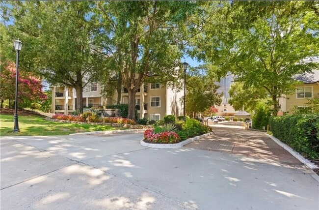 Building Photo - 3655 Habersham Rd NE Unit 322