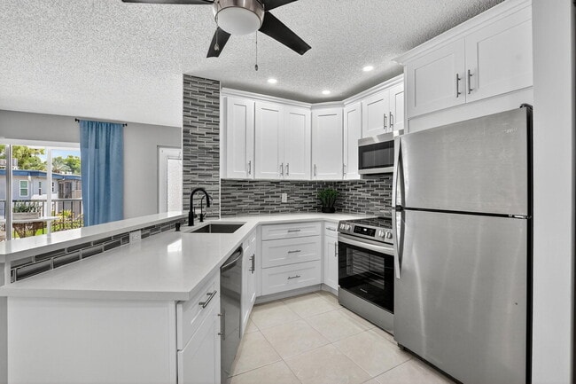 Building Photo - 7535 S Oriole Blvd Unit 208 Rental