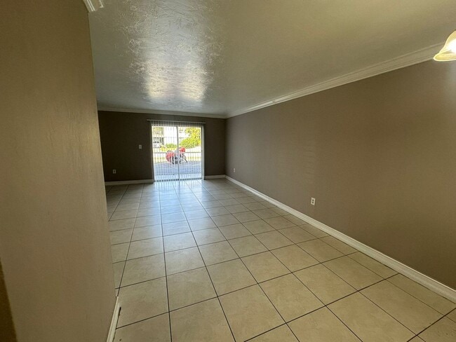 Photo - Green Tee - # 704 Unidad Green Tee #704