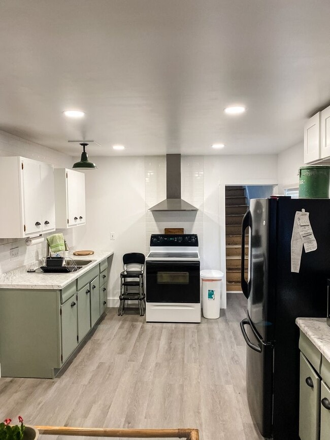 215 Center St Unit 215 Center St Unit B