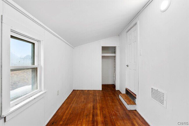 Photo - 104 Kincaid Ave